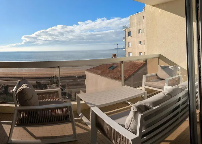 Apartment Face - Tyra